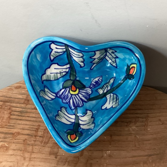 🔵 Cute Heart Shaped Dish - Trinket Bowl - Ceramic Crafted - Excellent - Picture 2 of 11